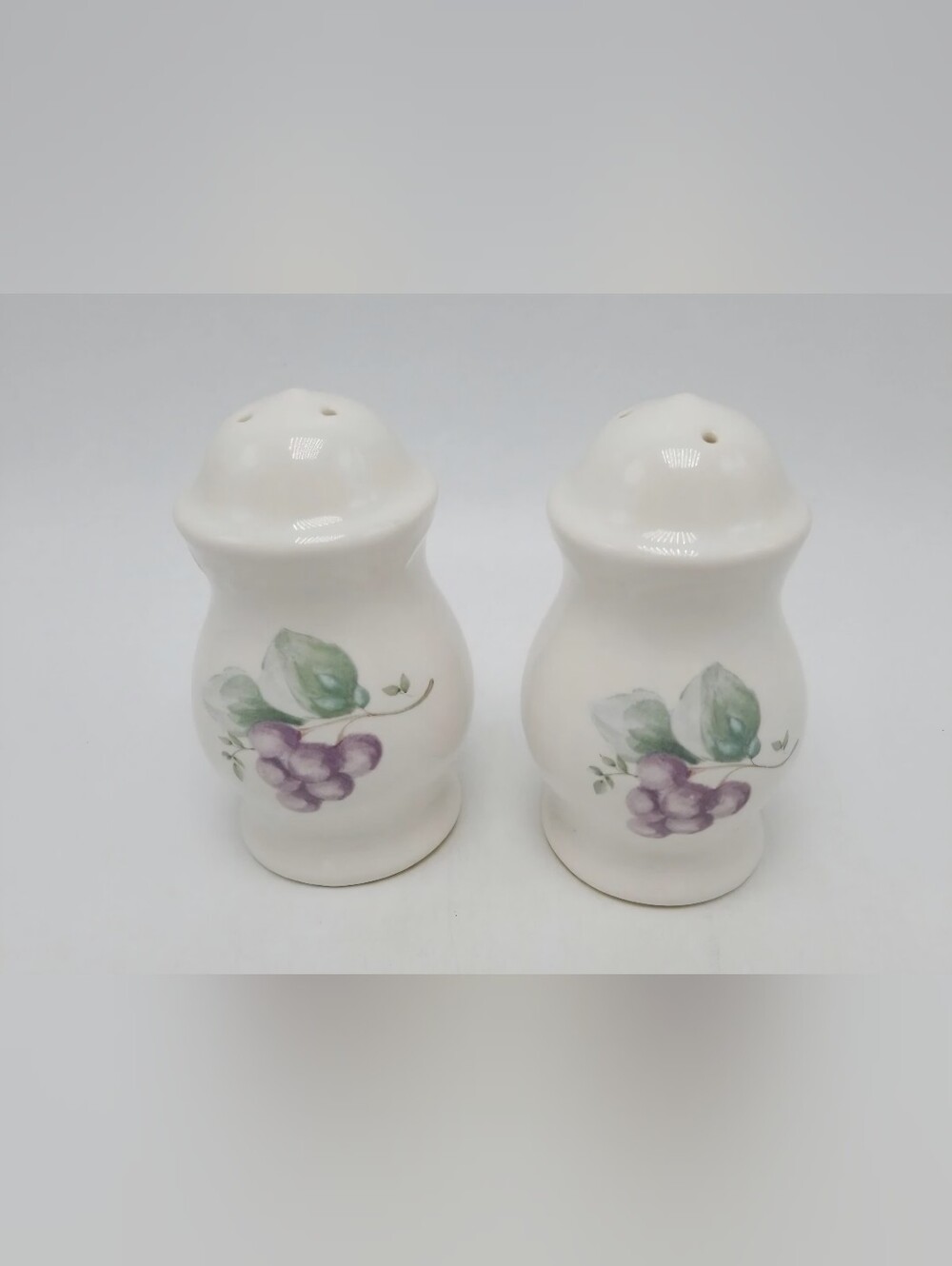 Pfaltzgraff “Grapevine” Salt & Pepper 4”